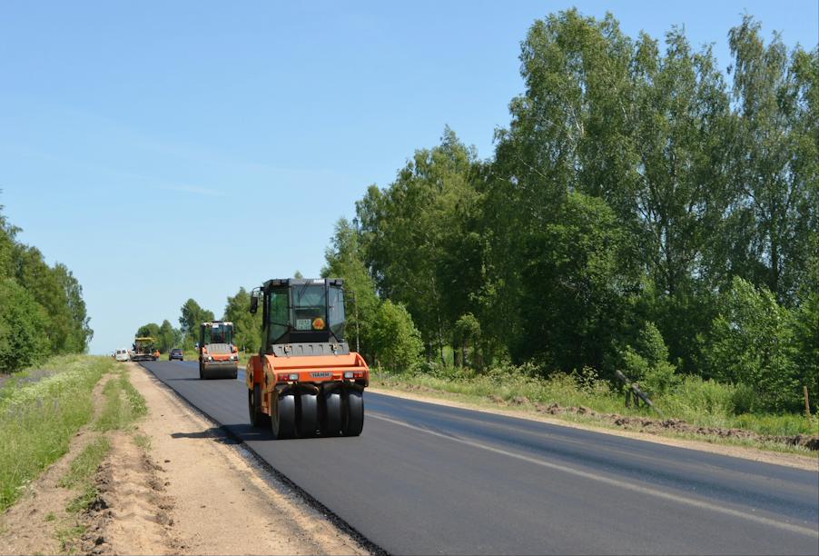 В Смоленской области благодаря нацпроекту ремонтируют дорогу, соединяющую четыре района